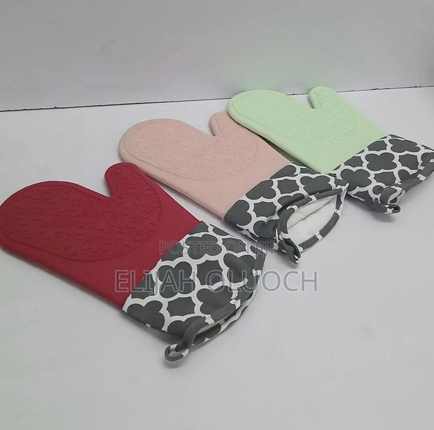 Silicone Insulated Oven Gloves Now Available
