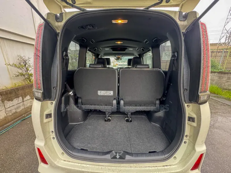 Toyota Noah 2019 Pearl