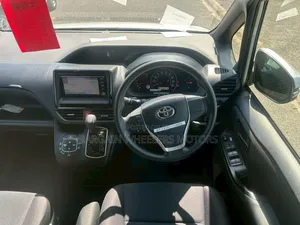 Toyota Noah 2019 Silver