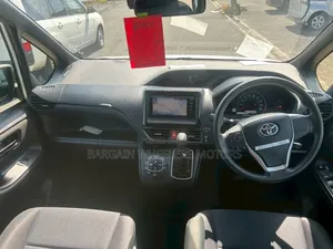 Toyota Noah 2019 Silver