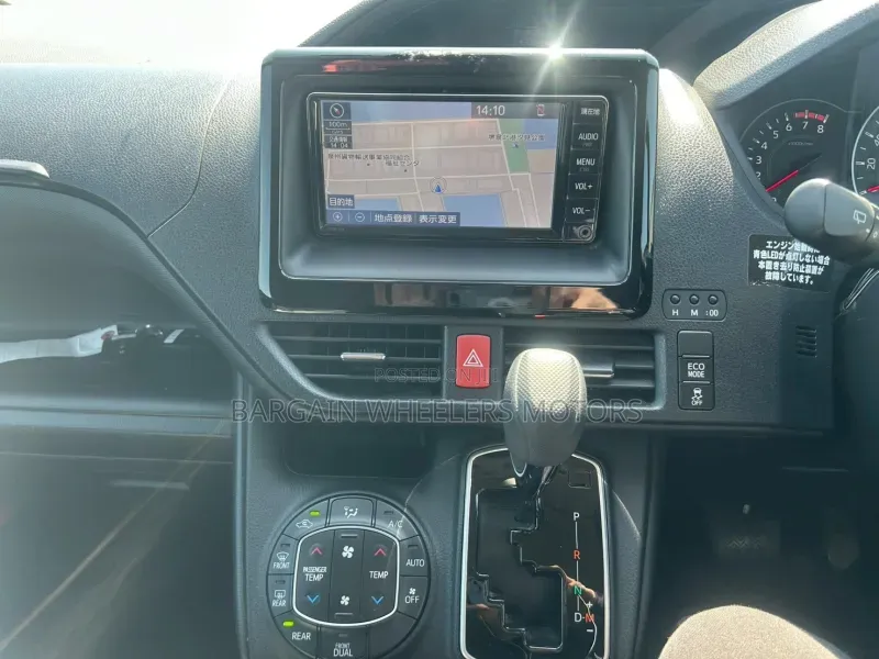 Toyota Noah 2019 Silver
