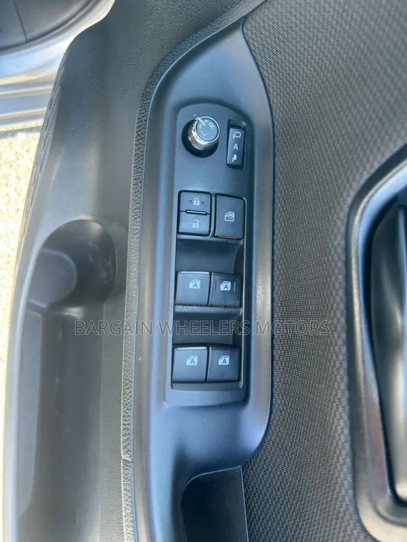 Toyota Noah 2019 Silver