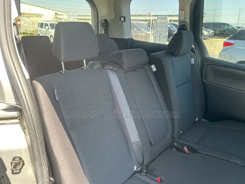 Toyota Noah 2019 Silver