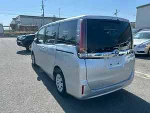 Toyota Noah 2019 Silver
