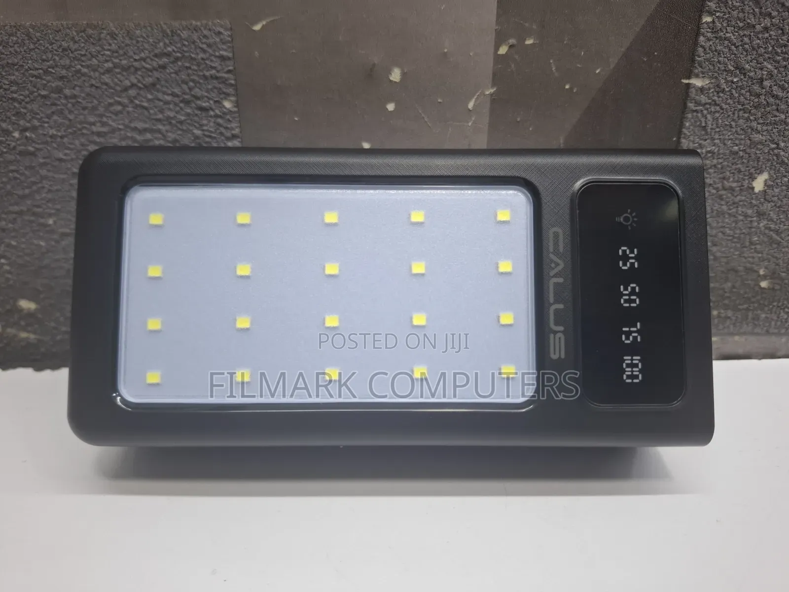 The Calus Firefly P-377 Is a Heavy-Duty 30,000mah Portable Power Bank