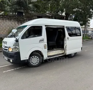 Toyota HiAce 2010 White