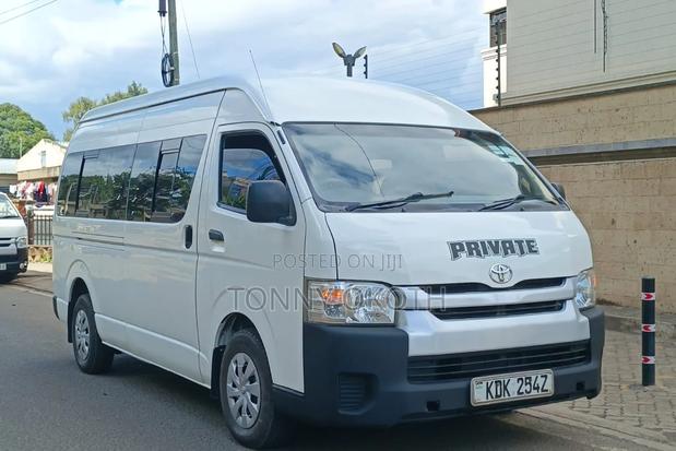 Toyota HiAce 2017 White - thumbnail 3
