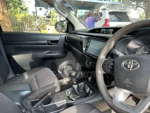 Toyota Hilux 2021 Gray