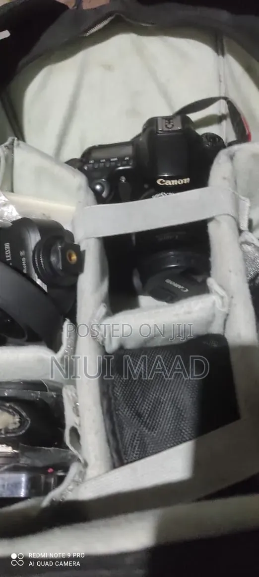 Canon Eos 60d DSLR Camera (Complete Package With Bag)