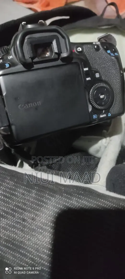 Canon Eos 60d DSLR Camera (Complete Package With Bag)