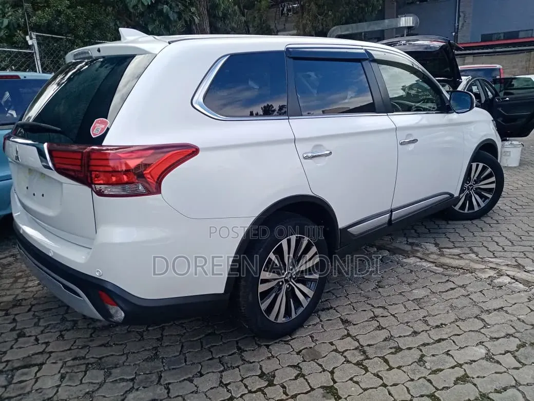 Mitsubishi Outlander 2020 White