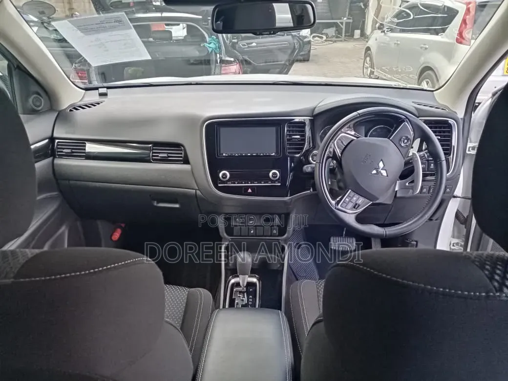 Mitsubishi Outlander 2020 White