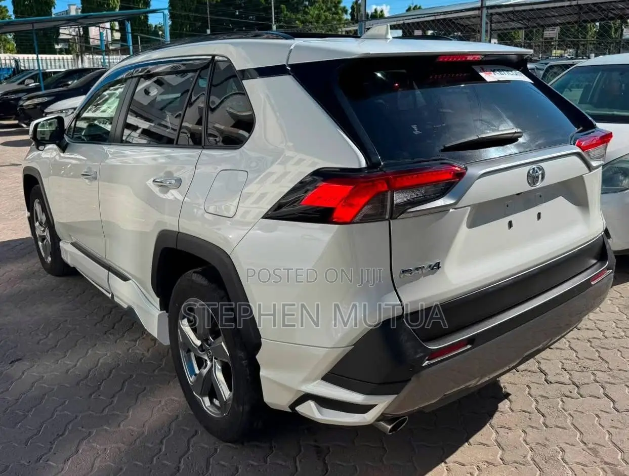 Toyota RAV4 Adventure 2019 White
