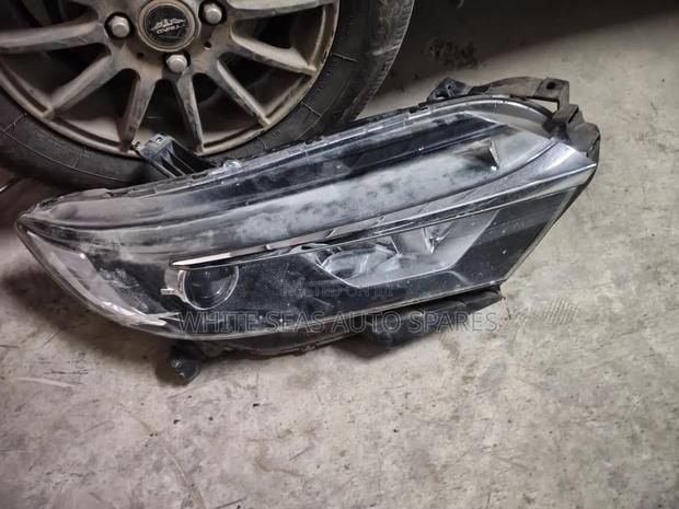 Fit Shuttle Headlight