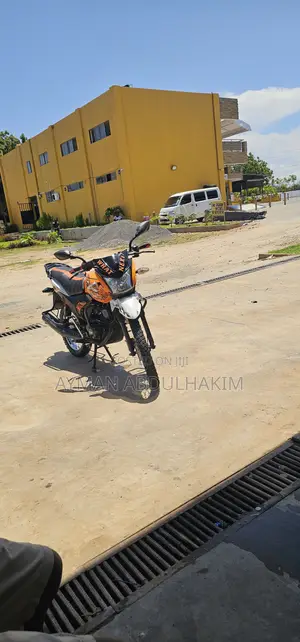 TVS HLX 125 2020 Orange