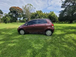 Toyota Vitz 1.3 AWD 3dr 2009 Maroon