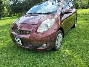 Toyota Vitz 1.3 AWD 3dr 2009 Maroon