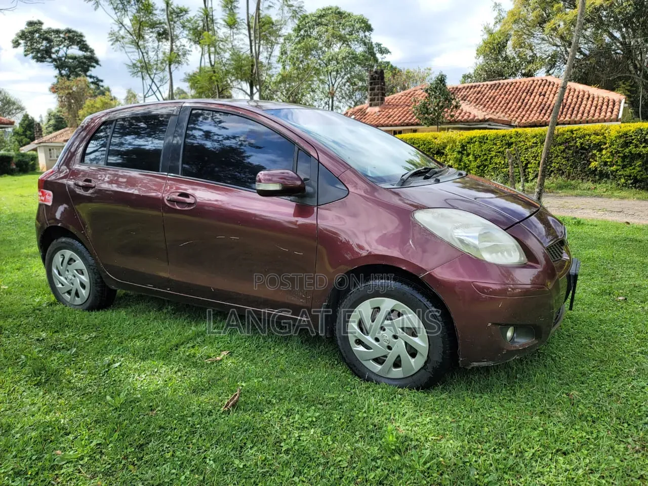 Toyota Vitz 1.3 AWD 3dr 2009 Maroon