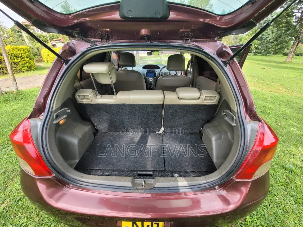 Toyota Vitz 1.3 AWD 3dr 2009 Maroon