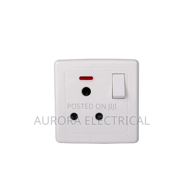 15a Single Socket - main view