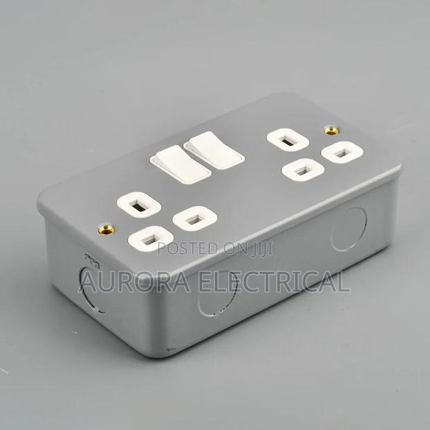 13a Metal Twin Socket