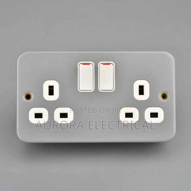 13a Metal Twin Socket - thumbnail 2