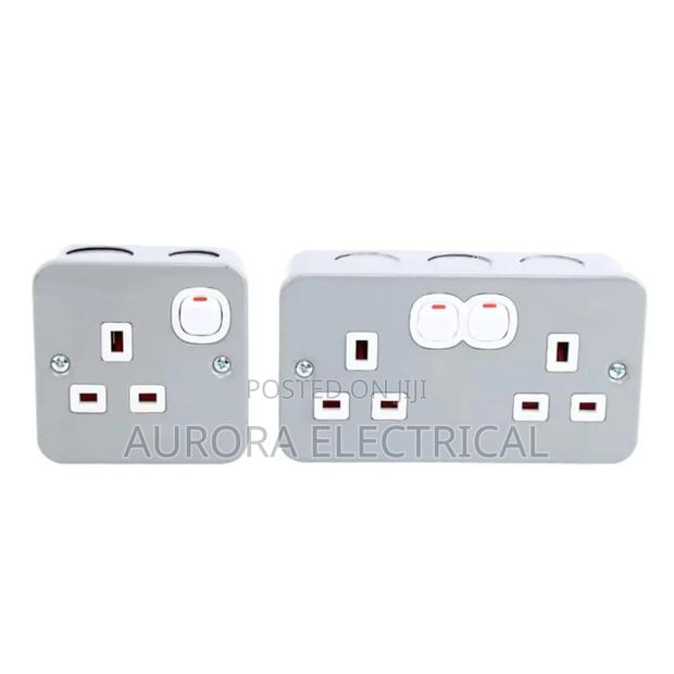 13a Metal Twin Socket - thumbnail 3