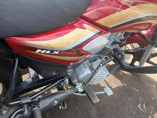 TVS HLX Plus ES 2026 Red - thumbnail 4