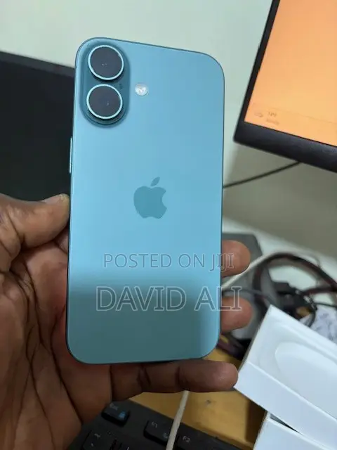 New Apple iPhone 16 128 GB Blue