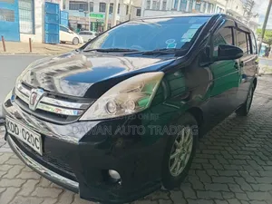 Toyota ISIS 2014 Black