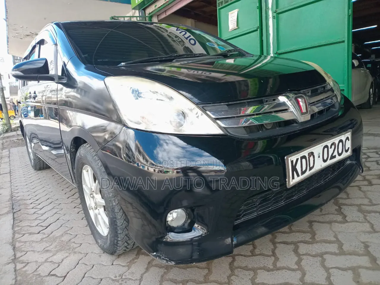Toyota ISIS 2014 Black