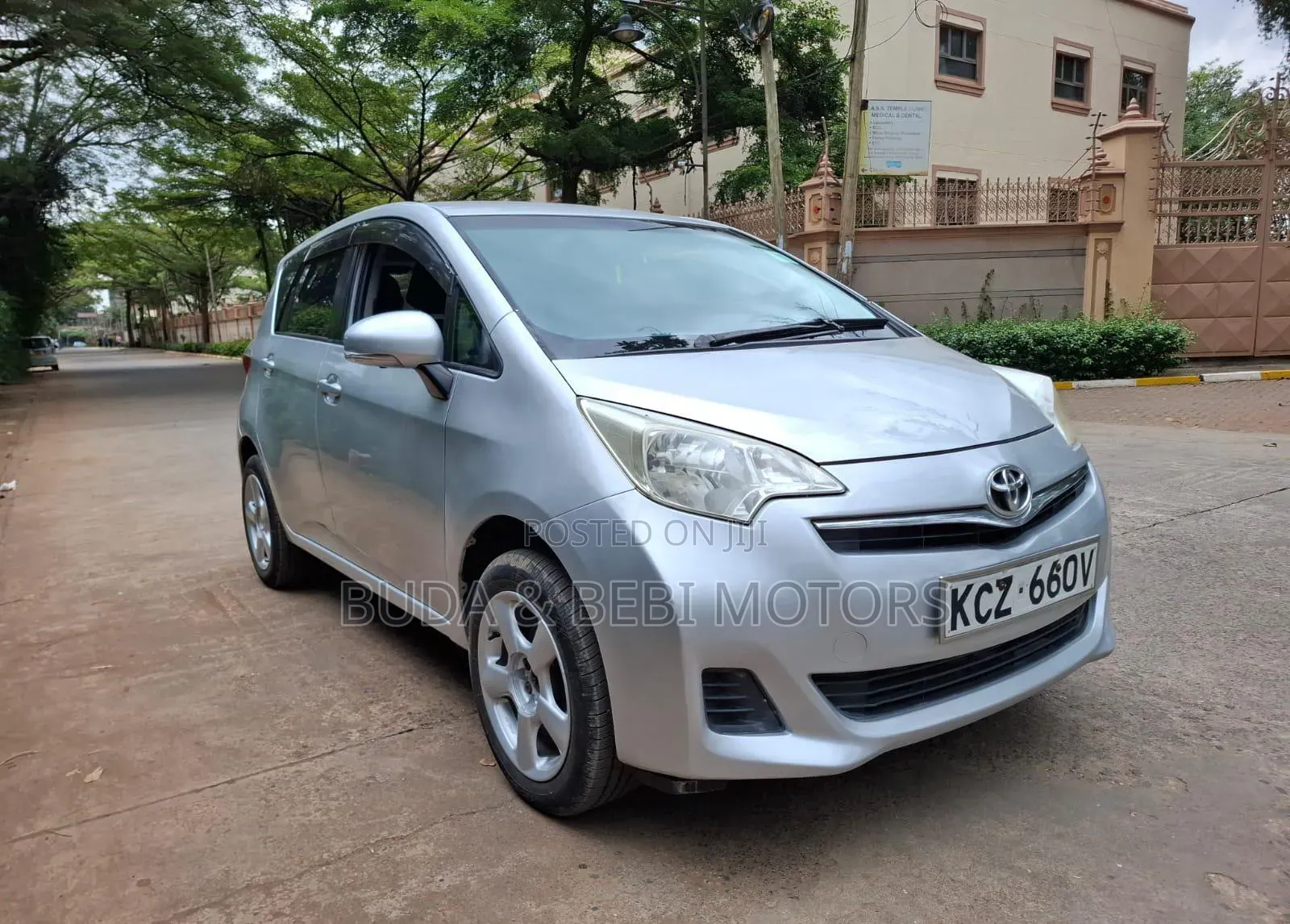 Toyota Ractis 2013 Silver