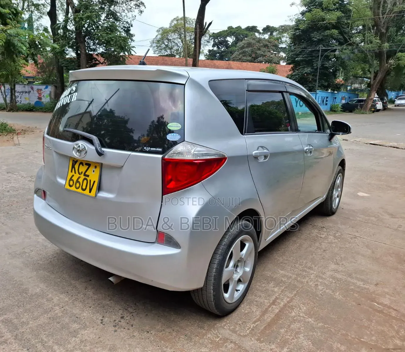 Toyota Ractis 2013 Silver