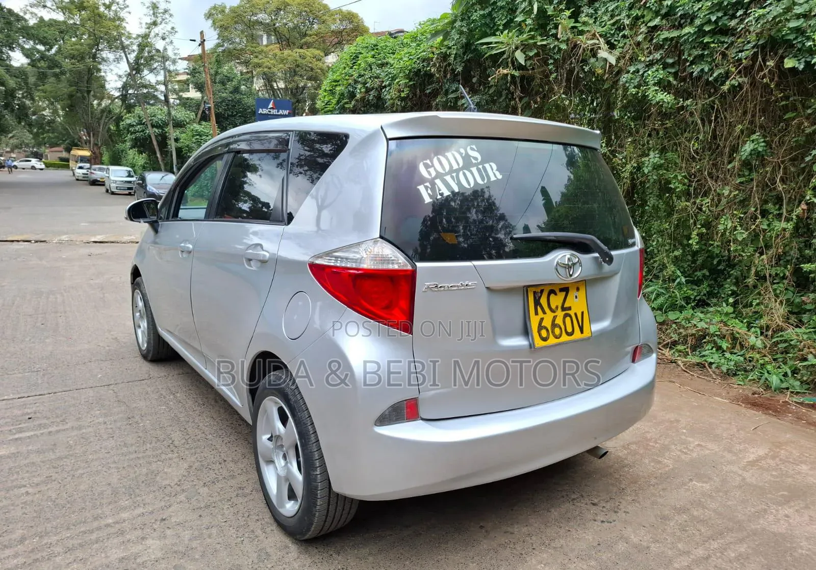 Toyota Ractis 2013 Silver