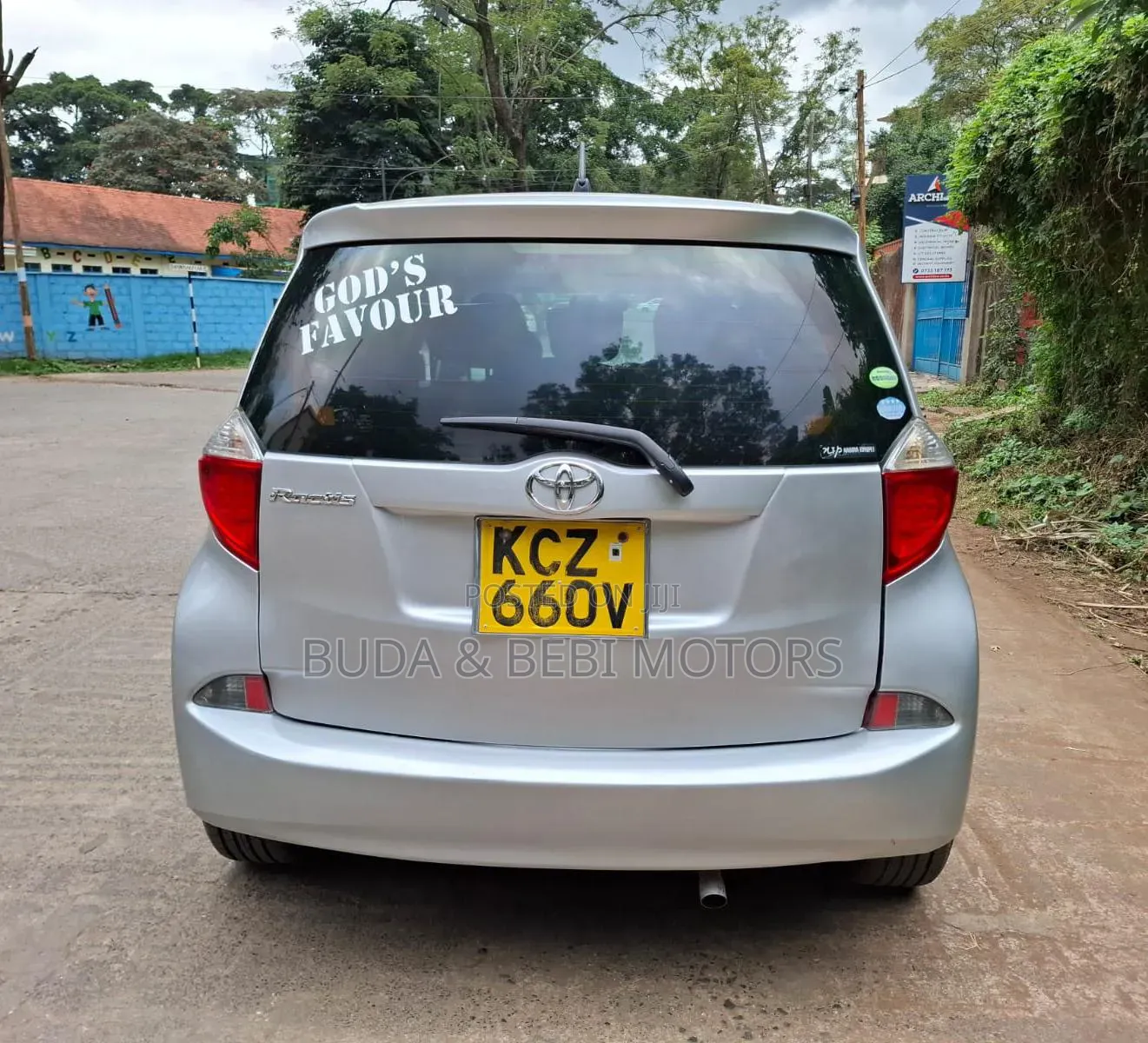 Toyota Ractis 2013 Silver
