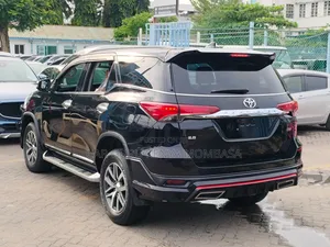 Toyota Fortuner 2019 Black