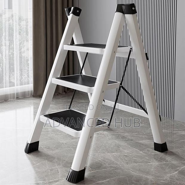 4 Steps Indoor Metallic Ladder - thumbnail 3