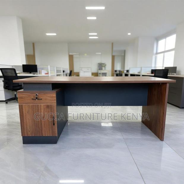 Executive Study Desk. - thumbnail 3