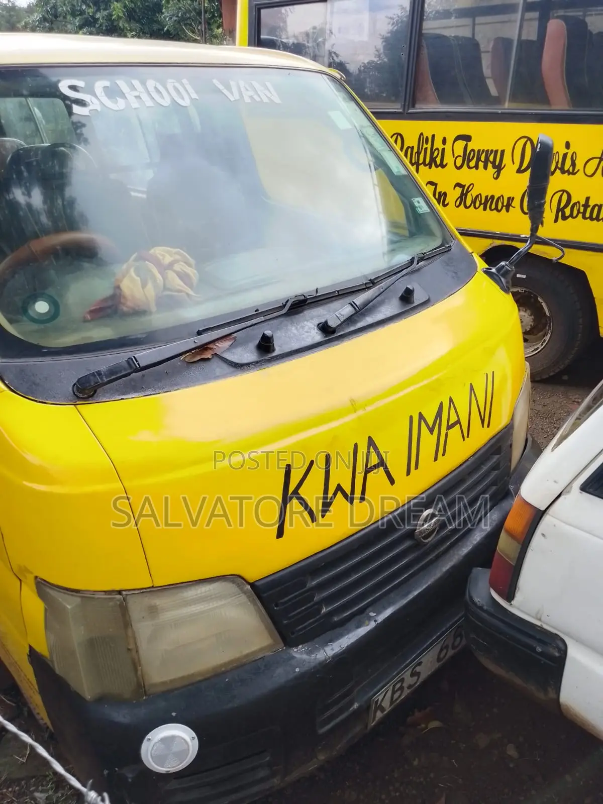 Nissan Caravan (Urvan) 2016 Yellow