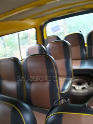Nissan Caravan (Urvan) 2016 Yellow