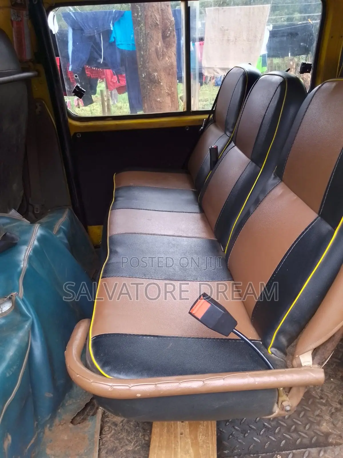 Nissan Caravan (Urvan) 2016 Yellow