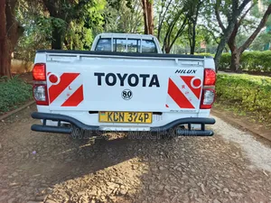 Toyota Hilux 2011 White