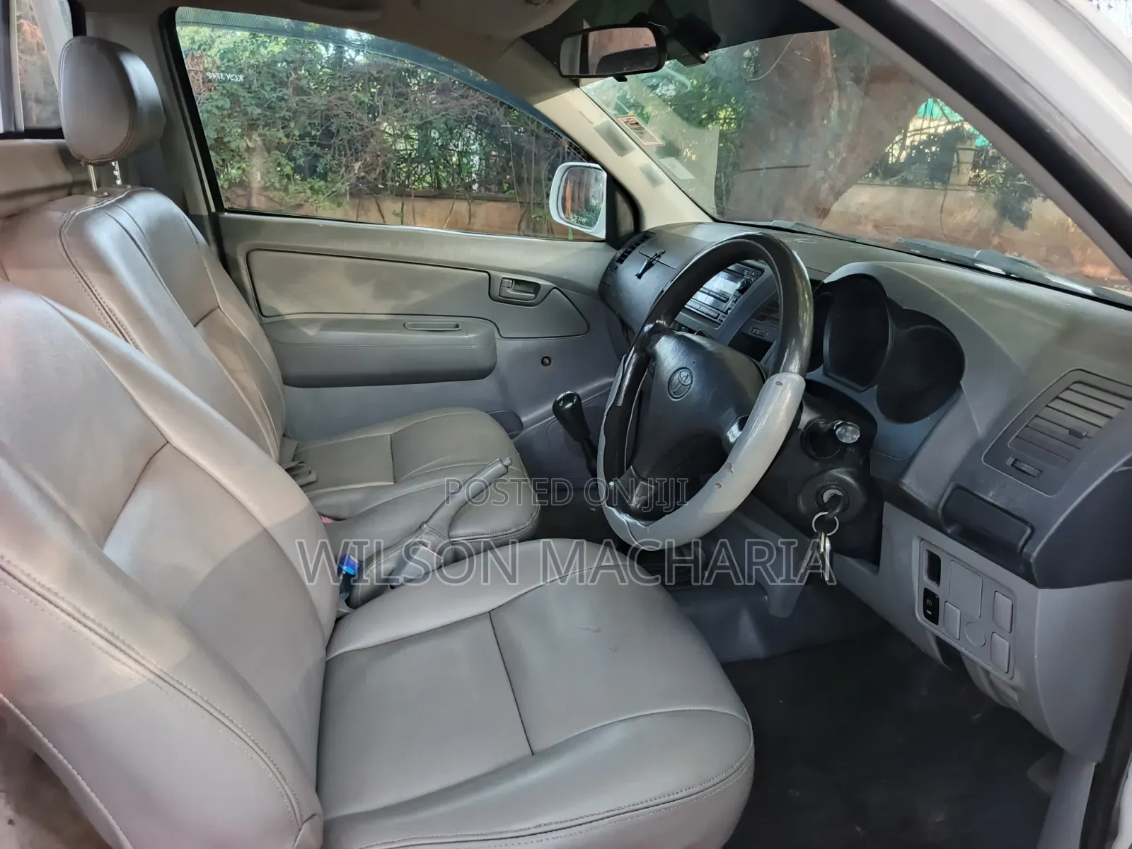 Toyota Hilux 2011 White
