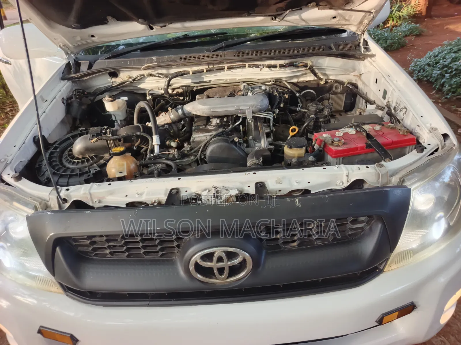 Toyota Hilux 2011 White