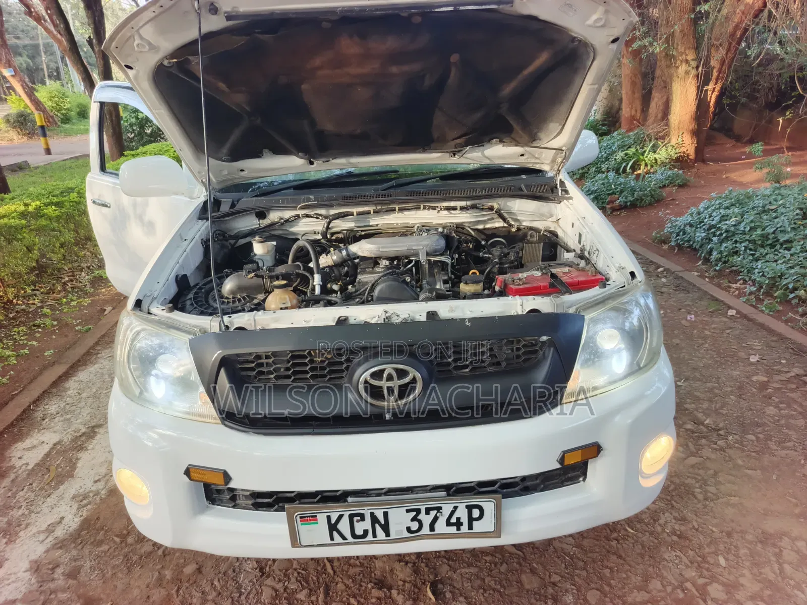 Toyota Hilux 2011 White