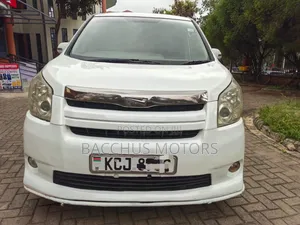 Toyota Noah 2010 White