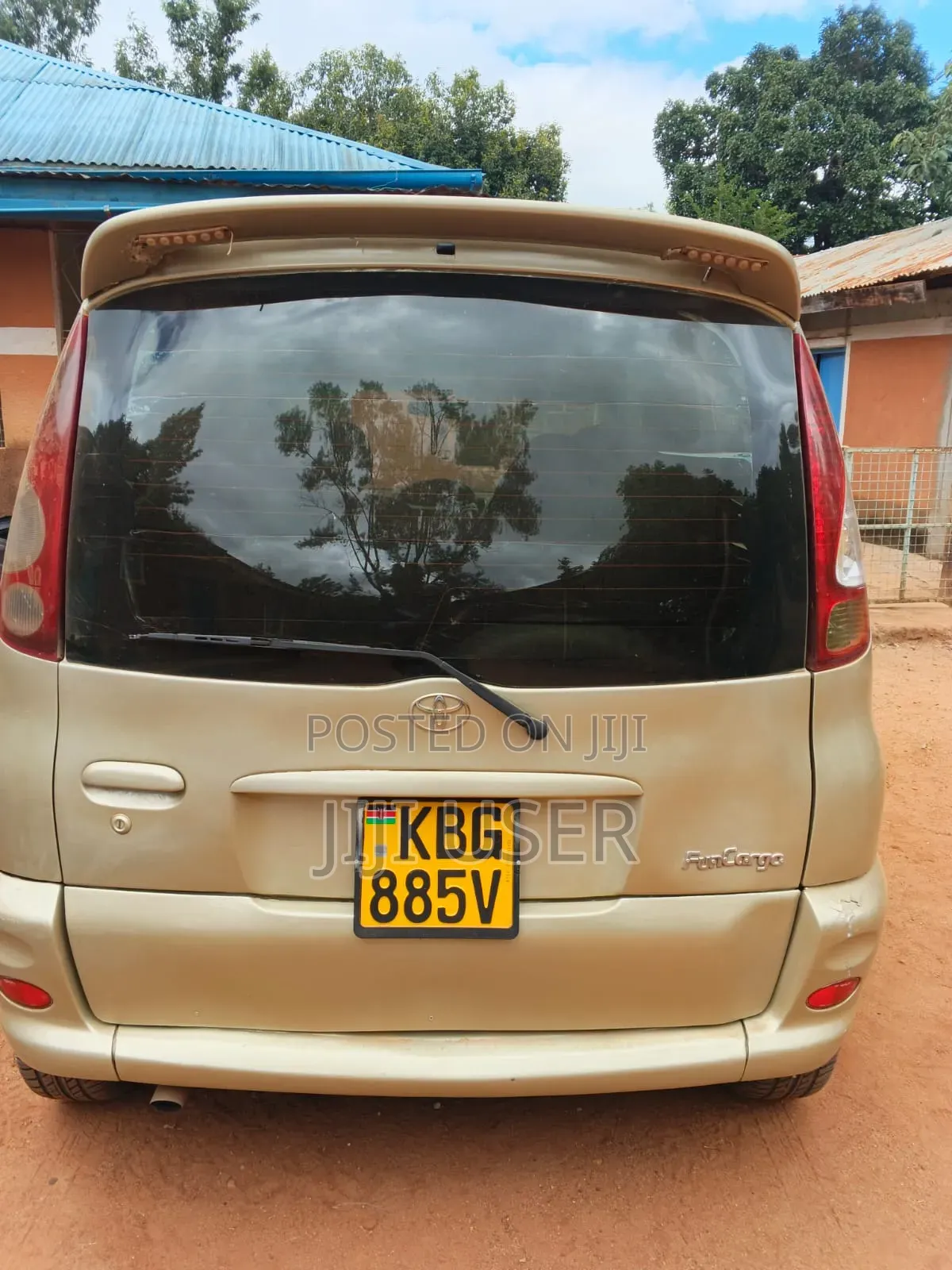 Toyota Fun Cargo 2009 Gold