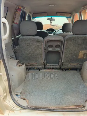 Toyota Fun Cargo 2009 Gold