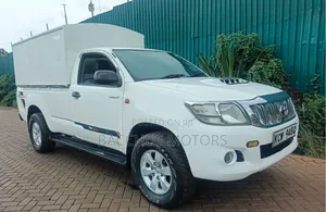 Toyota Hilux 2012 White