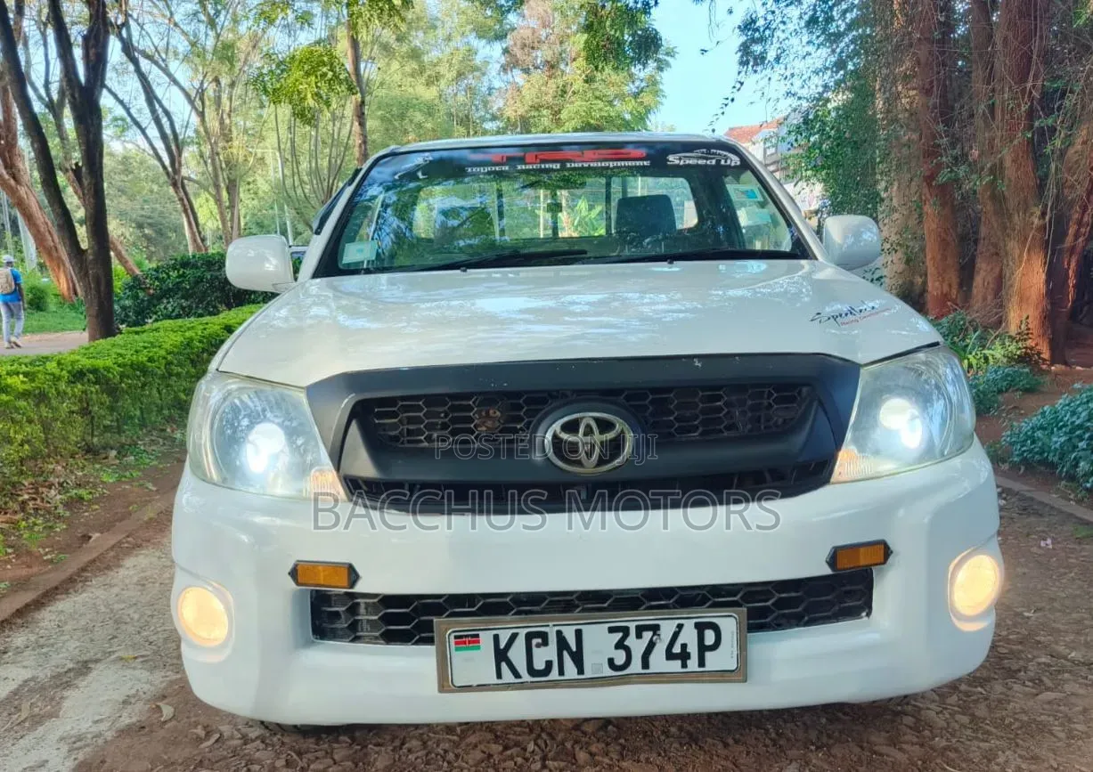 Toyota Hilux 2011 White